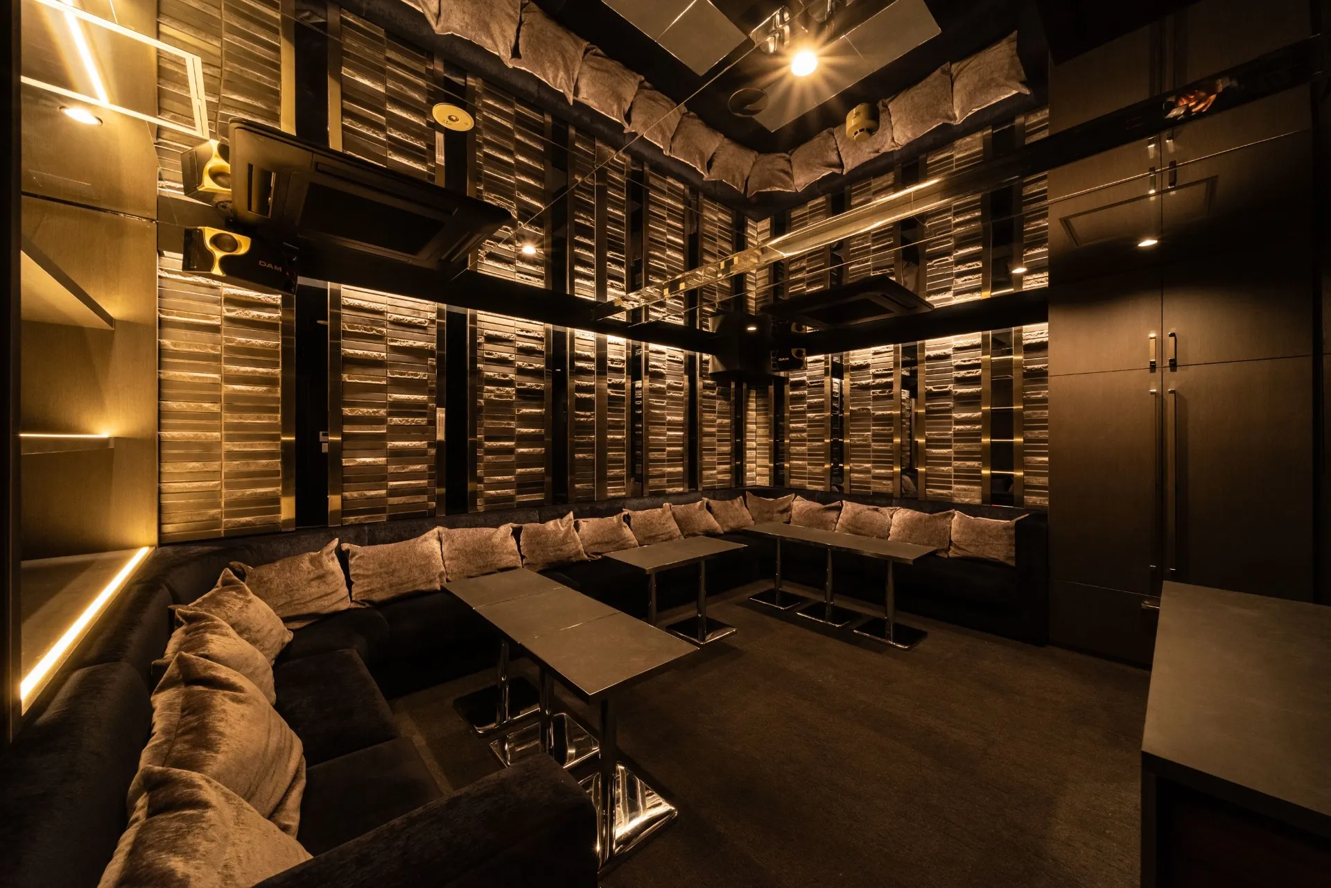 UENO LOUNGE